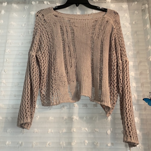 Distraught hallow out long sleeve top - Picture 6 of 7